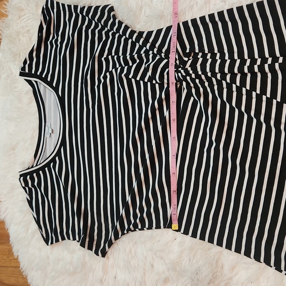 Kismet black and white striped dress with stomach knot - Picture 5 of 6